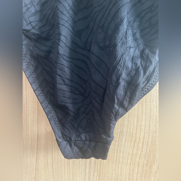 TRINA TURK BLACK & NEON PLUNGE ONE PIECE SWIMSUIT (Size 6) - Picture 9 of 10